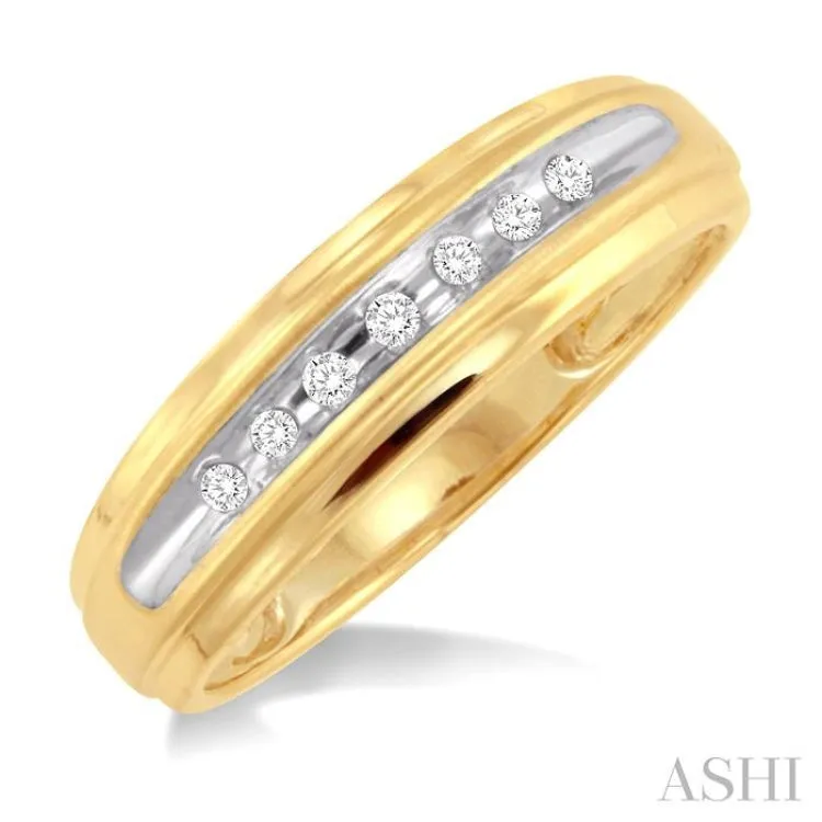 1/20 Ctw Round Cut Diamond Men's Ring in 14K Yellow Gold