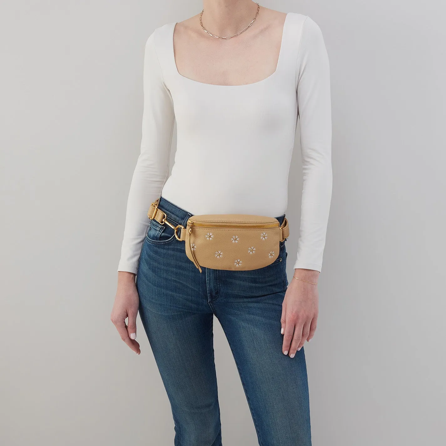 Fern Belt Bag In Pebbled Leather - Buttercup