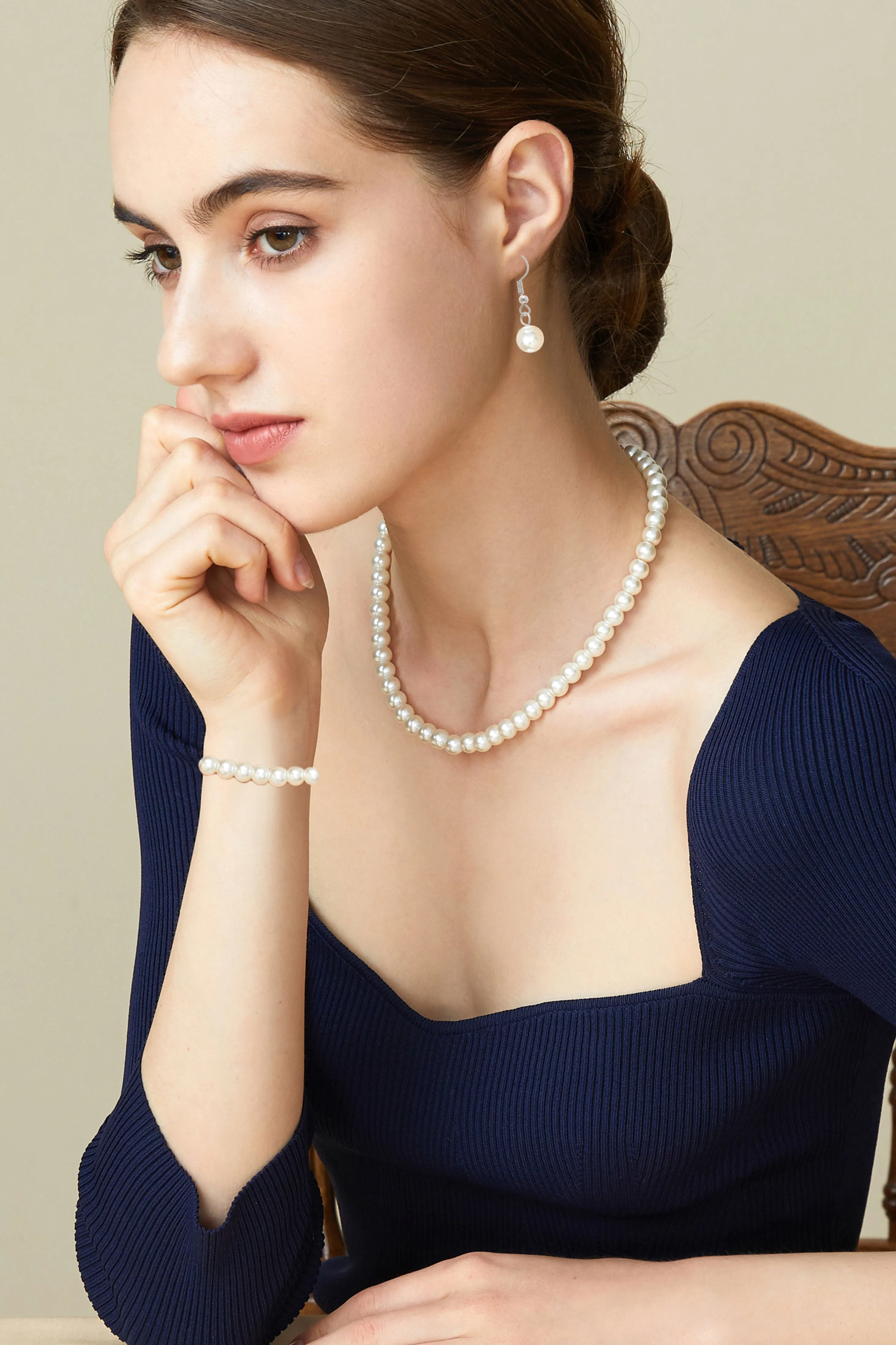 Gorgeous Round Pearl Necklace Set