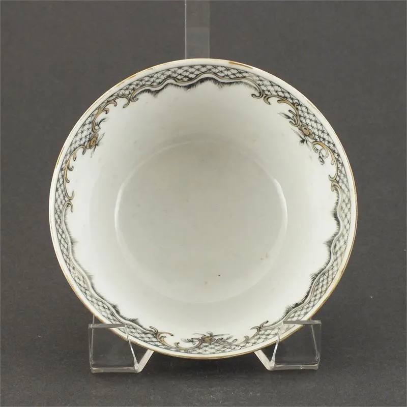 LOWESTOFT TEA BOWL, ENGLISH C.1780