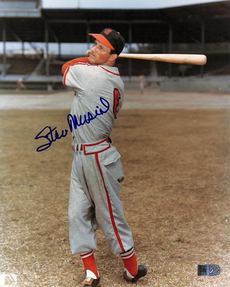 Stan Musial Signed 8x10 (AIV AA18392)